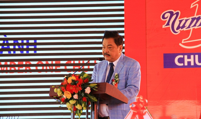 TS. Trần Quí Thanh, người sáng lập và điều hành tập đoàn Tân Hiệp Phát tuyên bố khánh thành nhà máy nước giải khát Number One Chu Lai. TS. Trần Quí Thanh, người sáng lập và điều hành tập đoàn Tân Hiệp Phát tuyên bố khánh thành nhà máy nước giải khát Number One Chu Lai.