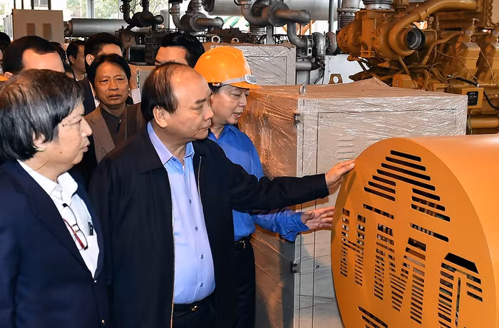 Thủ tướng thị sát công nghệ điện rác đầu tiên Việt Nam. ảnh: vgp.