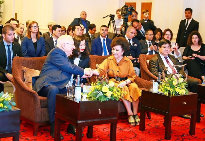 Ngày 21.3, dưới sự chứng kiến của Tổng thống Nhà nước Israel, Ngài Reuven Ruvi Rivlin, Tập đoàn TH đã ký biên bản ghi nhớ thực hiện Dự án Tổ hợp Y tế - Chăm sóc sức khỏe Công nghệ cao tại Hà Nội với các công ty đối tác của Isreal.