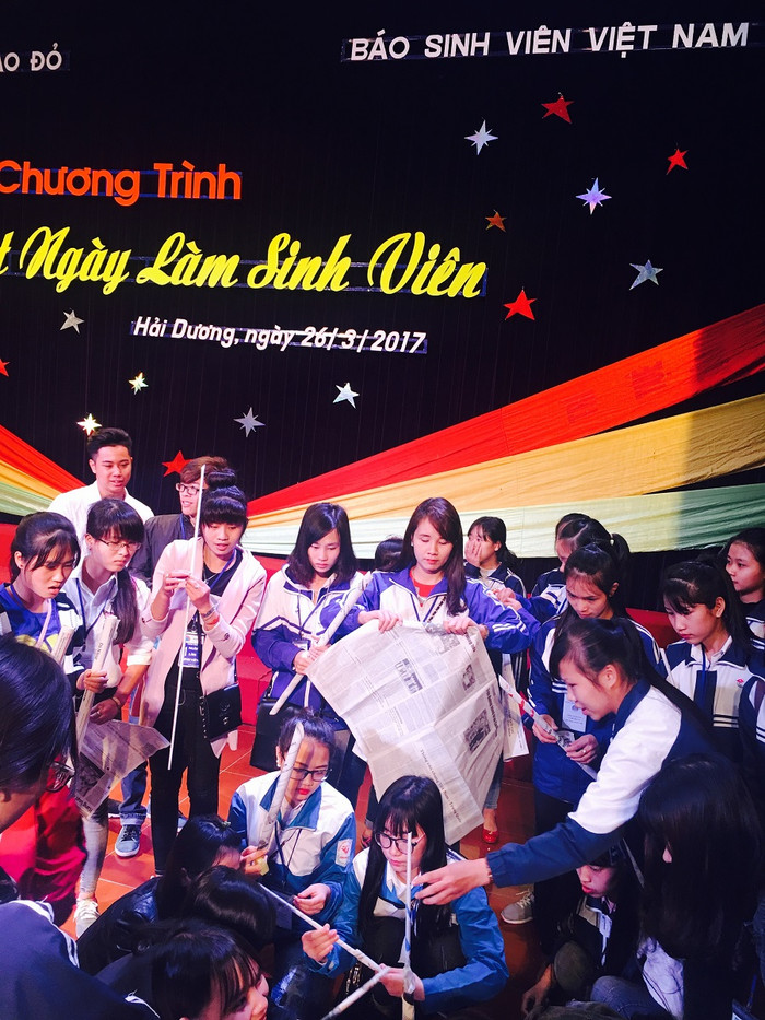 Học sinh hào hứng tham gia một tiết học về kỹ năng mềm do các thầy cô khoa Giáo dục Chính trị& Thể chất- Trường Đại học Sao Đỏ giảng dạy. Học sinh hào hứng tham gia một tiết học về kỹ năng mềm do các thầy cô khoa Giáo dục Chính trị& Thể chất- Trường Đại học Sao Đỏ giảng dạy.