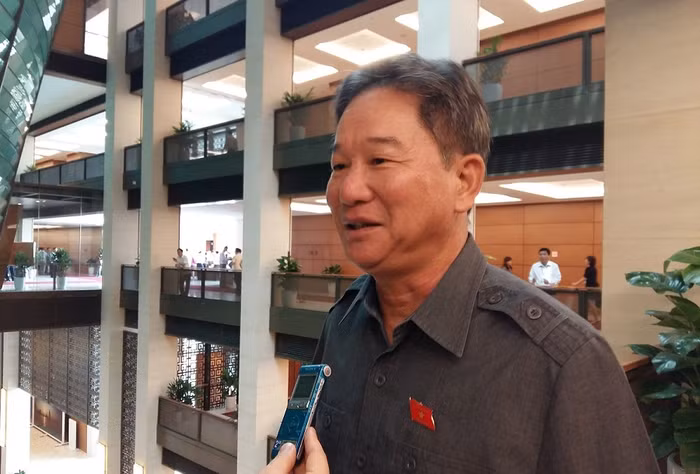 Ông Nguyễn Bá Thuyền đề nghị phải công khai tài sản của cán bộ đương chức và kê khai tài sản phải áp dụng cả với vợ, con, người thân ruột thịt của cán bộ đương chức. ảnh: Ngọc Quang.