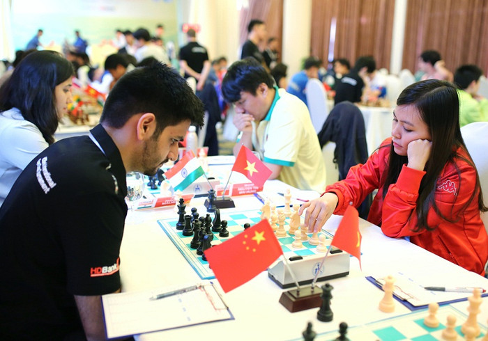 Mai Hưng (phải) vẫn giữ được phong độ, khi có mặt trong nhóm đầu.