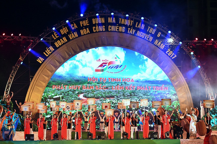 Lễ hội cà phê Buôn Ma Thuột để lại nhiều dấu ấn sâu sắc với du khách quốc tế. Lễ hội cà phê Buôn Ma Thuột để lại nhiều dấu ấn sâu sắc với du khách quốc tế.