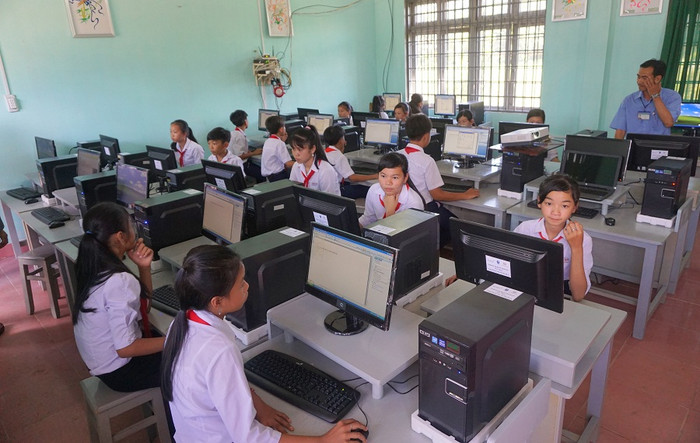 Masan Nutri-Science mang đến niềm vui cho nhiều học sinh nghèo vượt khó tại tỉnh Bến Tre. Masan Nutri-Science mang đến niềm vui cho nhiều học sinh nghèo vượt khó tại tỉnh Bến Tre.