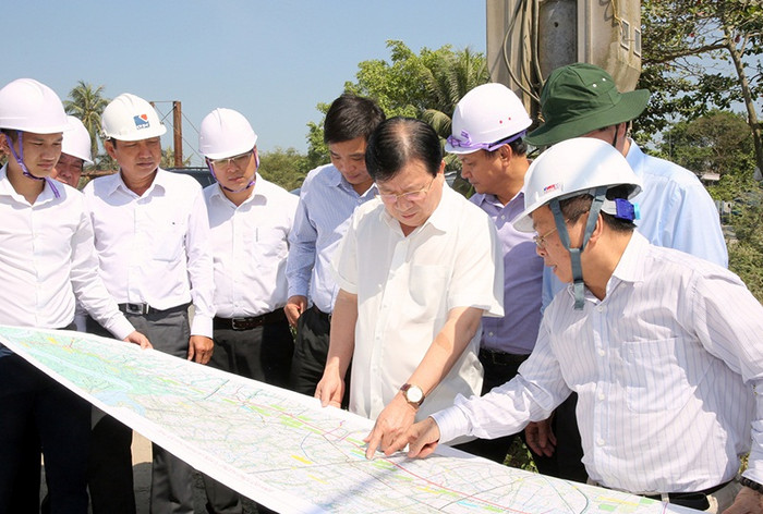 Phó Thủ tướng kiểm tra thực địa tuyến cao tốc Trung Lương - Mỹ Thuận - Cần Thơ. Ảnh: VGP/Xuân Tuyến. Phó Thủ tướng kiểm tra thực địa tuyến cao tốc Trung Lương - Mỹ Thuận - Cần Thơ. Ảnh: VGP/Xuân Tuyến.