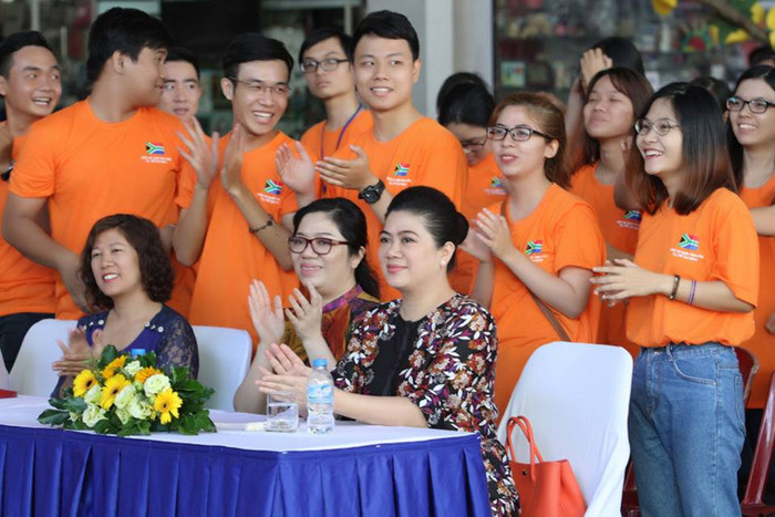 Chị là người khởi xướng nên chương trình "Nhà sạch đón Tết", thu hút được tấm lòng thiện nguyện của hàng trăm sinh viên tại TP.Hồ Chí Minh.