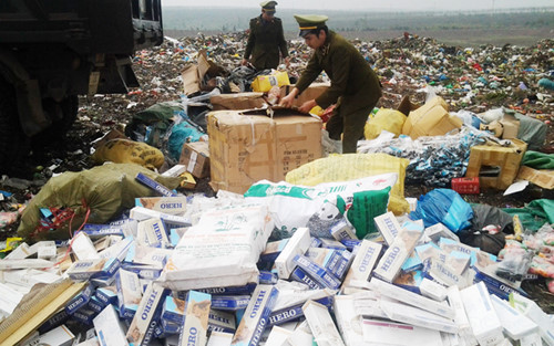 Thay thế người đứng đầu có biểu hiện bao che cho buôn lậu. ảnh trên VOV. Thay thế người đứng đầu có biểu hiện bao che cho buôn lậu. ảnh trên VOV.