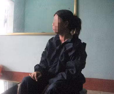 Cô H, người bị nghi ngờ đã đưa hai học sinh của mình vào làm tại quán massage