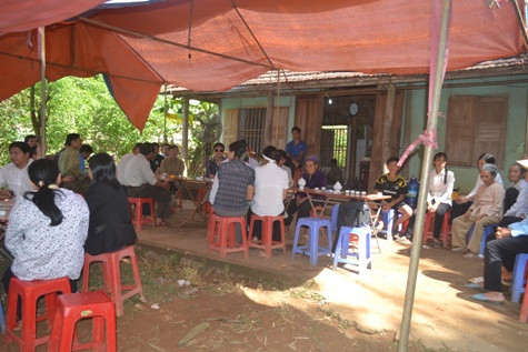 Hậu sự tại gia đình em Trương Văn Thành (ảnh: Cát Dự) Hậu sự tại gia đình em Trương Văn Thành (ảnh: Cát Dự)