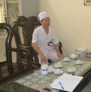 Bác sĩ Nguyễn Lê lâm - Phó GĐ bệnh viện Đa khoa Thiệu Hóa trao đổi với phóng viên Bác sĩ Nguyễn Lê lâm - Phó GĐ bệnh viện Đa khoa Thiệu Hóa trao đổi với phóng viên