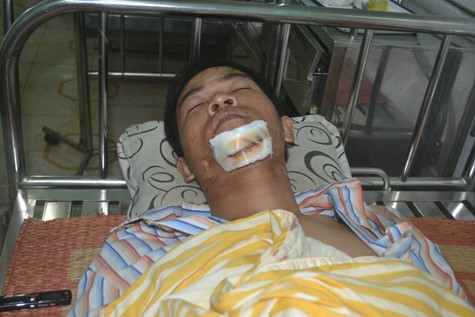 Thiếu úy Vũ Xuân Long hiện đang được điều trị tại bệnh xá