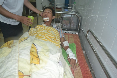 Thiếu úy Vũ Xuân Long hiện đang được điều trị tại bệnh xá