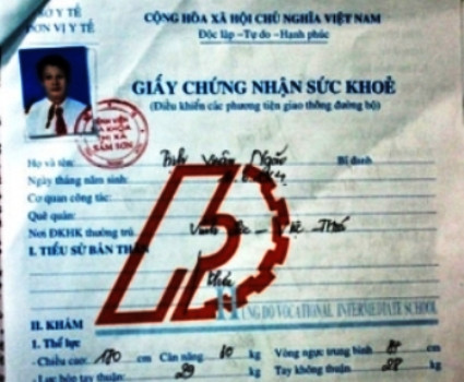 Mặc dù hỏng 1 mắt nhưng ông Ngãi vẫn được chứng nhận thị lực 10/10 Mặc dù hỏng 1 mắt nhưng ông Ngãi vẫn được chứng nhận thị lực 10/10