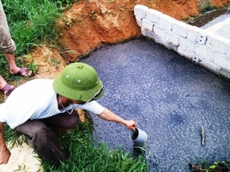 Các bể chứa chất thải được xây dựng không đúng với tiêu chuẩn thiết kế Các bể chứa chất thải được xây dựng không đúng với tiêu chuẩn thiết kế