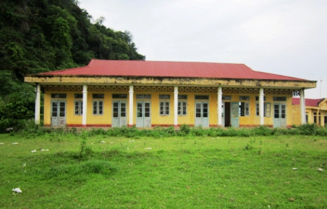 4 phòng học ở thôn Tân Thành, xã Thanh Hòa bị bỏ hoang nhiều năm nay, 4 phòng học ở thôn Tân Thành, xã Thanh Hòa bị bỏ hoang nhiều năm nay,