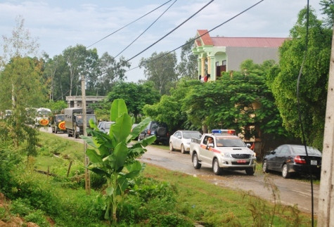 Đoàn xe chở linh cữu Thượng úy Đỗ Văn Năm trên đường về quê nhà Đoàn xe chở linh cữu Thượng úy Đỗ Văn Năm trên đường về quê nhà