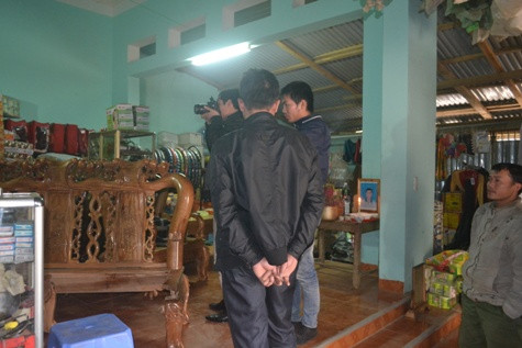 Rất nhiều người có mặt tại hiện trường để chứng kiến cảnh tượng kinh hoàng sau vụ nổ