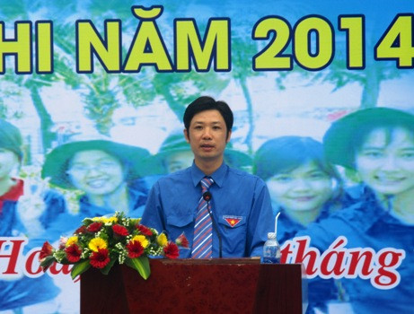 Đồng chí Lê Văn Trung – Phó Bí thư thường trực Tỉnh đoàn phát biểu tại lễ ra quân tiếp sức mùa thi