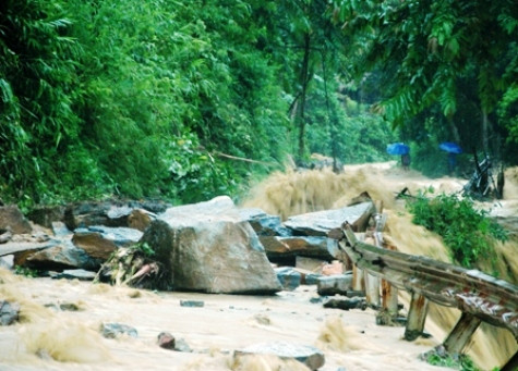 Quốc lộ 217 đã từng bị sạt lở do mưa lũ gây ra Quốc lộ 217 đã từng bị sạt lở do mưa lũ gây ra