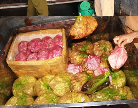 Số nội tạng bốc mùi bị thu giữ Số nội tạng bốc mùi bị thu giữ