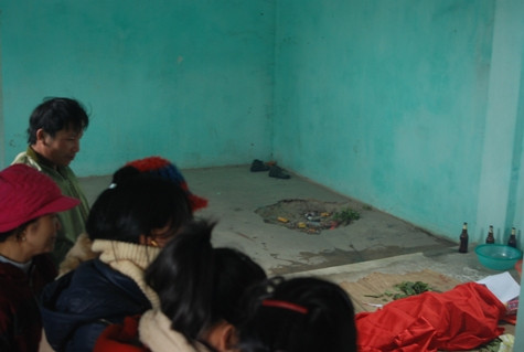 Bà Lự cũng tử vong tại chỗ do do ngạt khí than