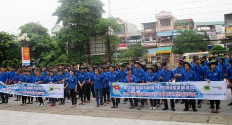 Buổi lễ có sự tham gia đảo của các tình nguyện viên