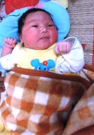 Bé trai bụ bẫm nặng 5,1kg vừa chào đời tại bệnh viện Đa khoa Quảng Xương