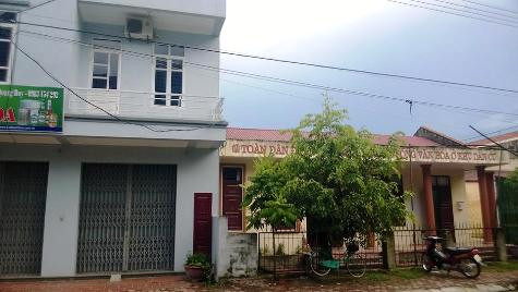 Đơn nguyên 2 (nhà 2 tầng) được xây dựng trái phép để cho thuê nằm trong diện tích xây dựng nhà văn hóa Đơn nguyên 2 (nhà 2 tầng) được xây dựng trái phép để cho thuê nằm trong diện tích xây dựng nhà văn hóa