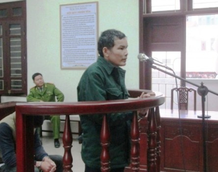 Lê Văn Anh trước vành móng ngựa Lê Văn Anh trước vành móng ngựa