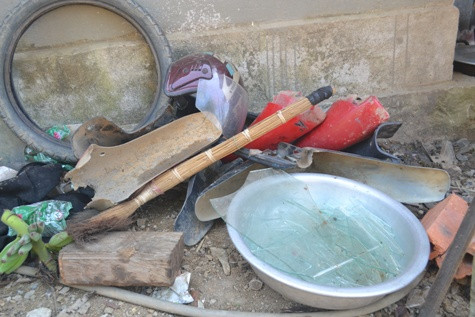 Nhiều vật dụng sinh hoạt bị hư hỏng sau vụ nổ