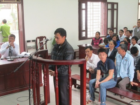 Bị cáo Thắng trước vành móng ngựa