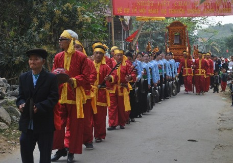 Vào đúng 8h sáng ngày 7.2 lễ tế rắn thần, cá thần chính thức được diễn ra Vào đúng 8h sáng ngày 7.2 lễ tế rắn thần, cá thần chính thức được diễn ra