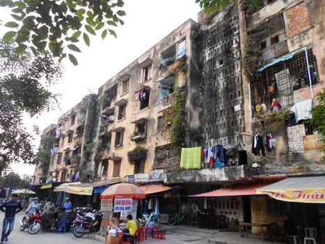 Qua nhiều năm, khu chung cư này đã xuống cấp nghiêm trọng. Tuy nhiên, hiện tại nơi đây vẫn là nơi sinh hoạt của hàng chục hộ dân