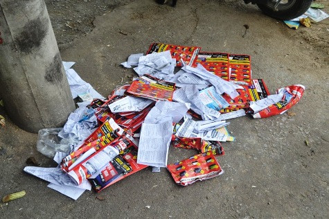 Nhiều tờ rơi được thu gom ngay tại hội đồng thi trường Đại học Hồng Đức, Thanh Hóa Nhiều tờ rơi được thu gom ngay tại hội đồng thi trường Đại học Hồng Đức, Thanh Hóa