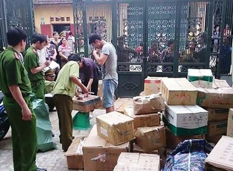 Toàn bộ số thuốc tân dược giả và kém chất lượng được lực lượng chức năng thu giữ ngay tại nhà đối tượng Toàn bộ số thuốc tân dược giả và kém chất lượng được lực lượng chức năng thu giữ ngay tại nhà đối tượng