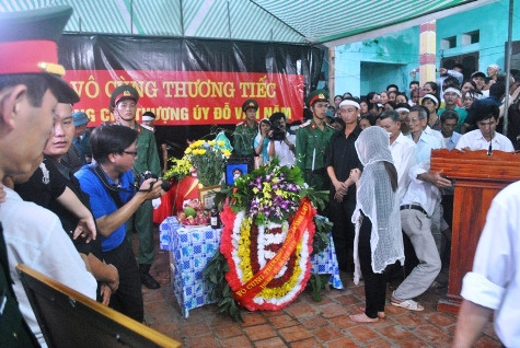 Lễ viếng Thượng úy Đỗ Văn Năm được diễn ra tại quê nhà Thanh Hóa Lễ viếng Thượng úy Đỗ Văn Năm được diễn ra tại quê nhà Thanh Hóa