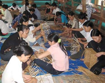 Việc duy trì số lao động mới được đào tạo gắn bó với nghề là điều rất khó khăn Việc duy trì số lao động mới được đào tạo gắn bó với nghề là điều rất khó khăn