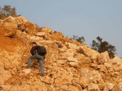 Để lên được Cao Sơn phải vượt qua nhiều chặng đường núi khoảng 10km Để lên được Cao Sơn phải vượt qua nhiều chặng đường núi khoảng 10km