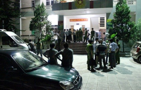 Cảnh sát bắt giữ một số nghi can liên quan tới vụ cán bộ kiểm lâm nhận hối lộ hôm 1/8