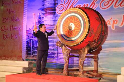 Ông Mai Văn Ninh, Bí thư tỉnh ủy Thanh Hóa đánh trống khai hội " Thanh Hóa vào xuân" trong thời khắc chuyển giao giữa năm cũ và năm mới