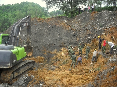 Ngày thứ 4 tìm kiếm, lực lượng cứu nạn vẫn chưa tìm thấy các nạn nhân mất tích. Ảnh: Ngọc Khánh