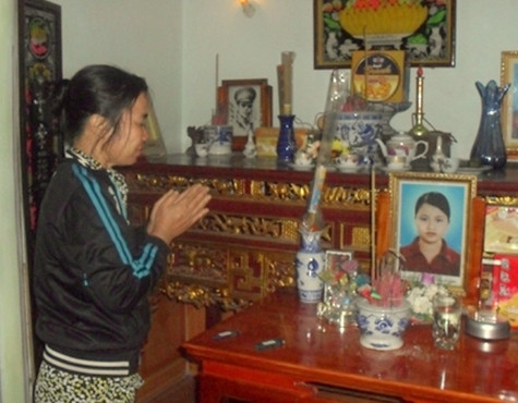 Khi nỗi đau mất con gái nuôi chưa nguôi ngoai, sự việc này như vết dao cứa vào tim những người ở lại. Khi nỗi đau mất con gái nuôi chưa nguôi ngoai, sự việc này như vết dao cứa vào tim những người ở lại.