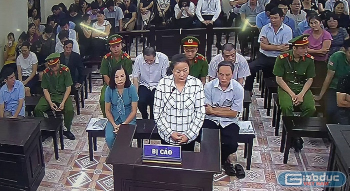 Hai phụ huynh "xui xẻo" nhất trong vụ án gian lận điểm thi năm 2018! ảnh 2 Hai phụ huynh "xui xẻo" nhất trong vụ án gian lận điểm thi năm 2018! ảnh 2