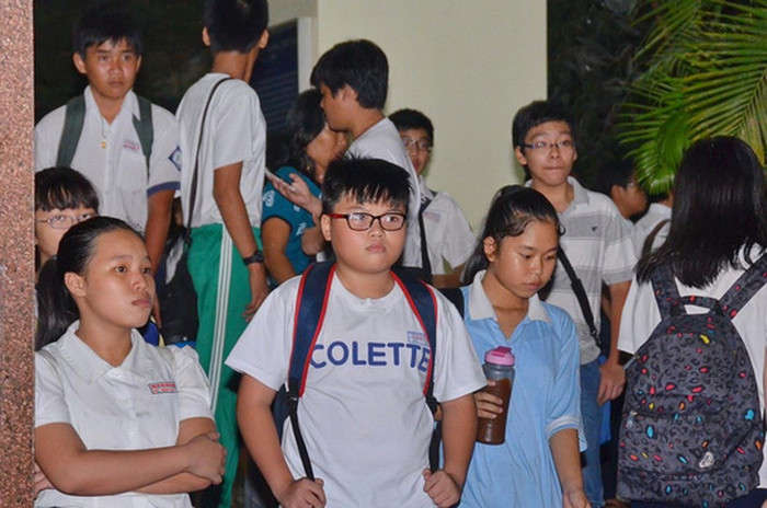 Sự mệt mỏi, căng thẳng sau những buổi học thêm của các em học trò (Ảnh minh họa: nld.com.vn). Sự mệt mỏi, căng thẳng sau những buổi học thêm của các em học trò (Ảnh minh họa: nld.com.vn).