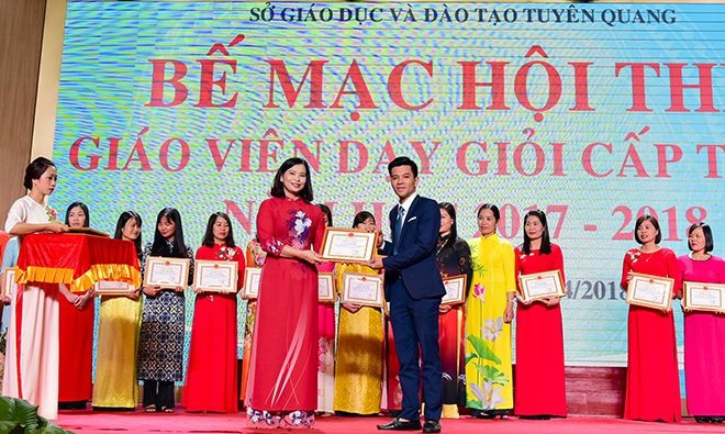 Hội thi giáo viên giỏi các cấp hiện nay đang có rất nhiều áp lực ( Ảnh minh họa: Báo Tuyên Quang)