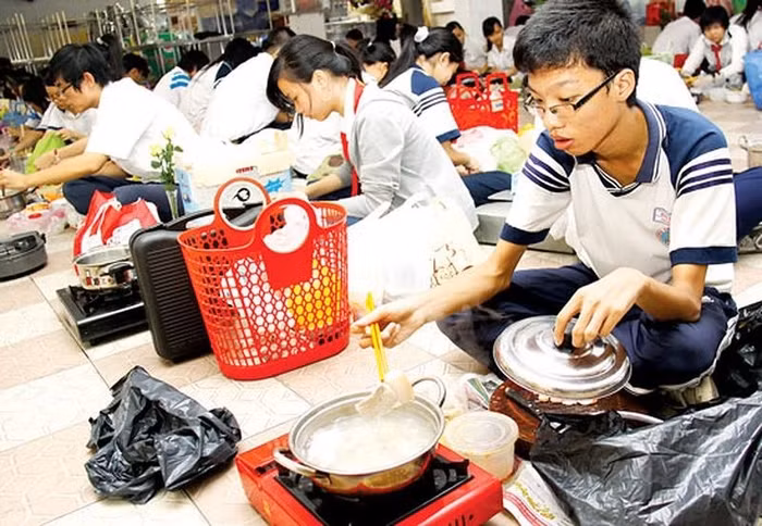 Nhiều nội dung bài học trong chương trình phổ thông đã không còn phù hợp (Ảnh minh họa: Báo Sài Gòn giải phóng)