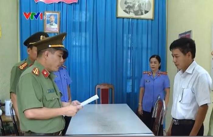 Vụ việc tiêu cực trong kỳ thi năm 2018 chỉ mới khởi tố một số nhà giáo và cán bộ công an. (Ảnh minh họa: VTV.vn) Vụ việc tiêu cực trong kỳ thi năm 2018 chỉ mới khởi tố một số nhà giáo và cán bộ công an. (Ảnh minh họa: VTV.vn)
