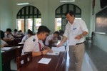 Khi một người mà đóng nhiều vai thì tính công bằng của kỳ thi sẽ bị thách thức (Ảnh minh họa: Báo Giáo dục và Thời đại) Khi một người mà đóng nhiều vai thì tính công bằng của kỳ thi sẽ bị thách thức (Ảnh minh họa: Báo Giáo dục và Thời đại)