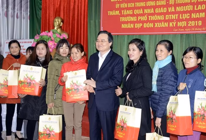 Giáo viên không có thưởng, nhưng nhà trường không thể quên Tết lãnh đạo ảnh 3