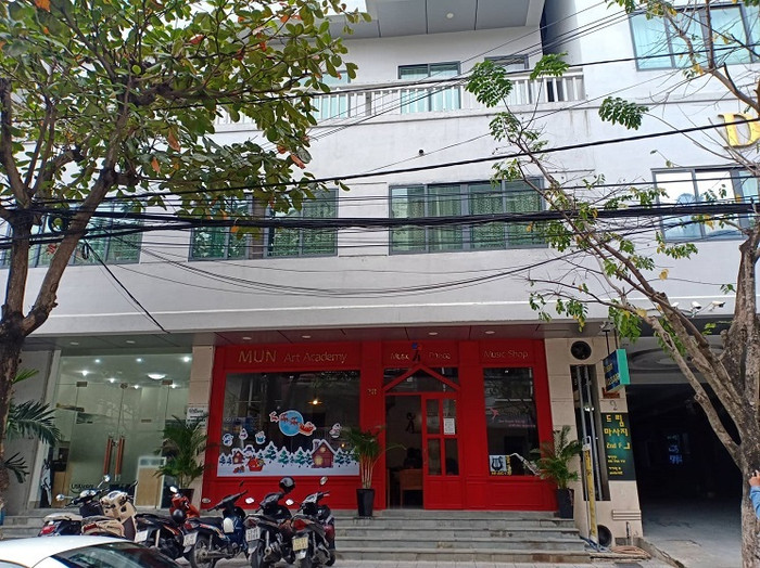 Trung tâm dạy môn năng khiếu Mun Art- nơi con bà Thy theo học (Ảnh: Vietnamnet) Trung tâm dạy môn năng khiếu Mun Art- nơi con bà Thy theo học (Ảnh: Vietnamnet)